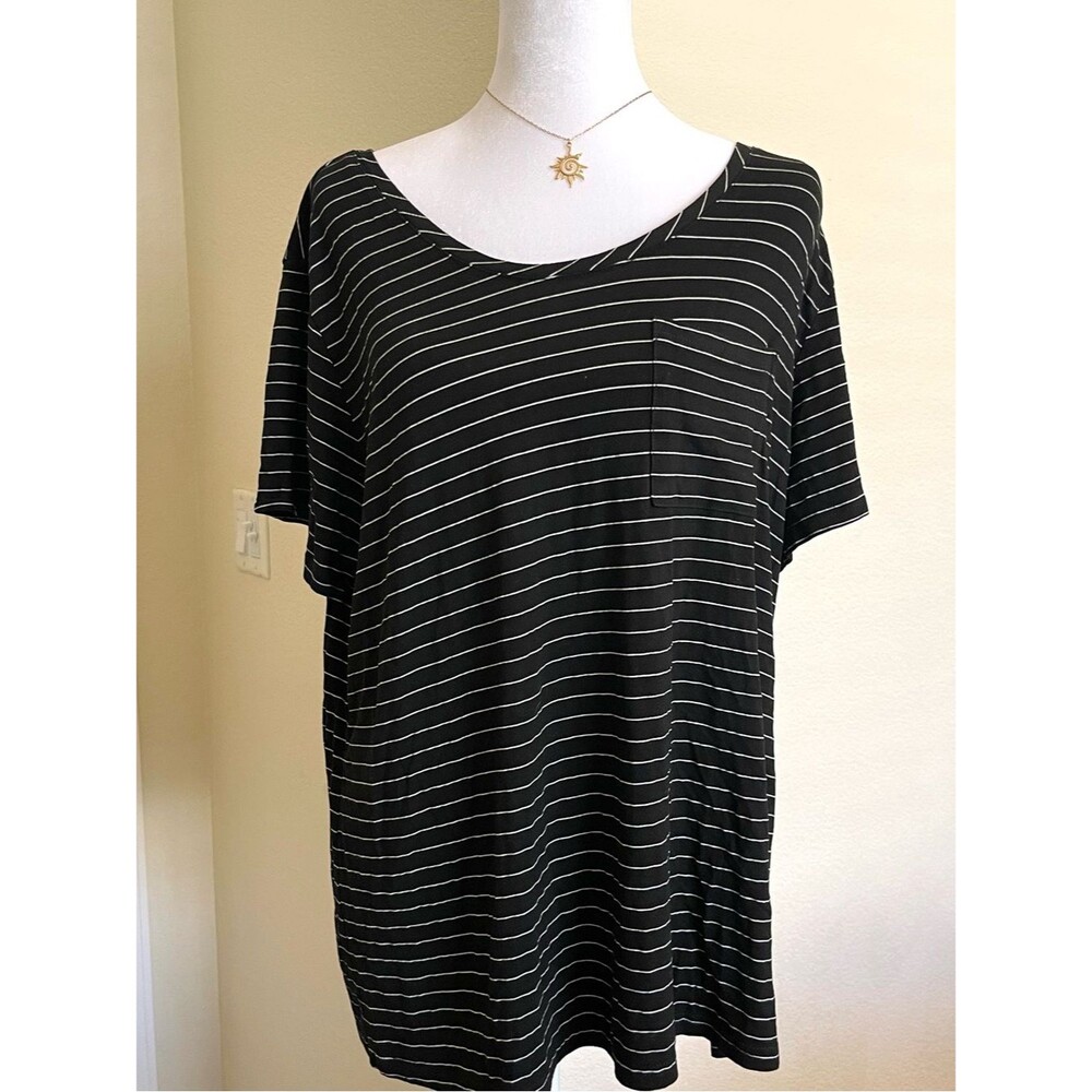 Women's Black Stripe Scoop-Neck Pocket Tee